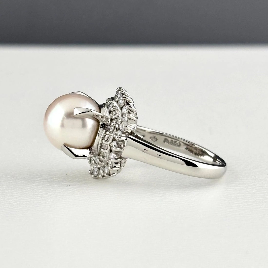 PEARL DESIGN PLATINUM RING - 3