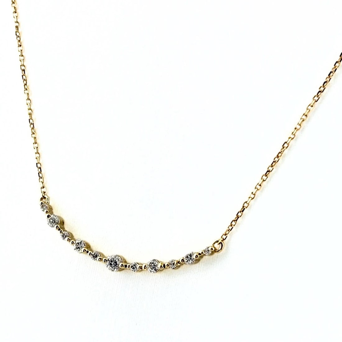 4? MELEE DIAMOND NECKLACE: 4? melee diamond Necklace Brand: 4? Type/Style: Necklace Material: 18K YG, Color: YG Size: Chain / code 42cm(16.5") Pendant size 28.6?6.4mm(1.1") Accessories: None Accessories Notice: When purchasing