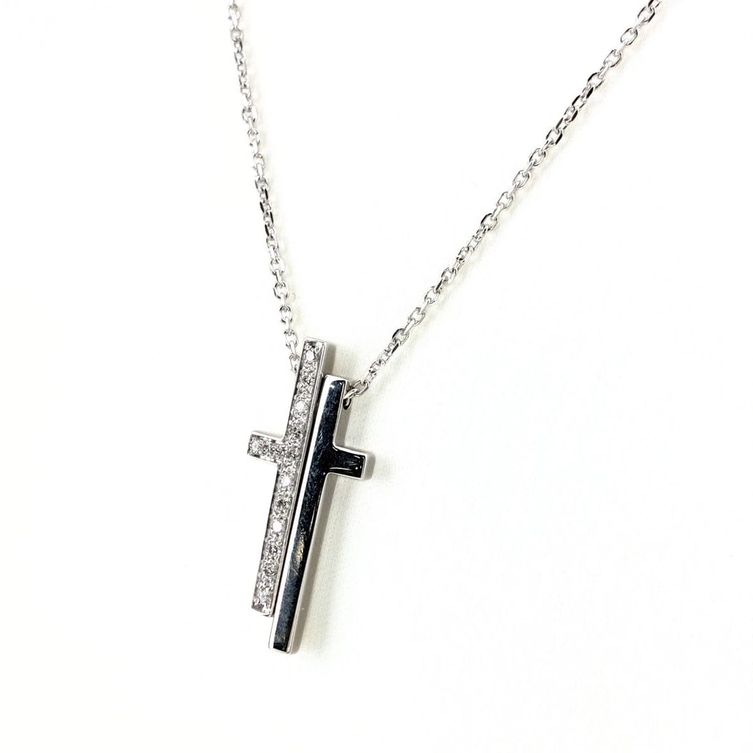 GUCCI DIAMOND SEPARATE CROSS NECKLACE: GUCCI Diamond Separate Cross Necklace Brand: GUCCI Type/Style: Necklace Material: 750, Color: None Size: Chain / code 48cm(18.9") Pendant size 26.2?12.4mm(1.0") Accessories: None Accessories Notice: