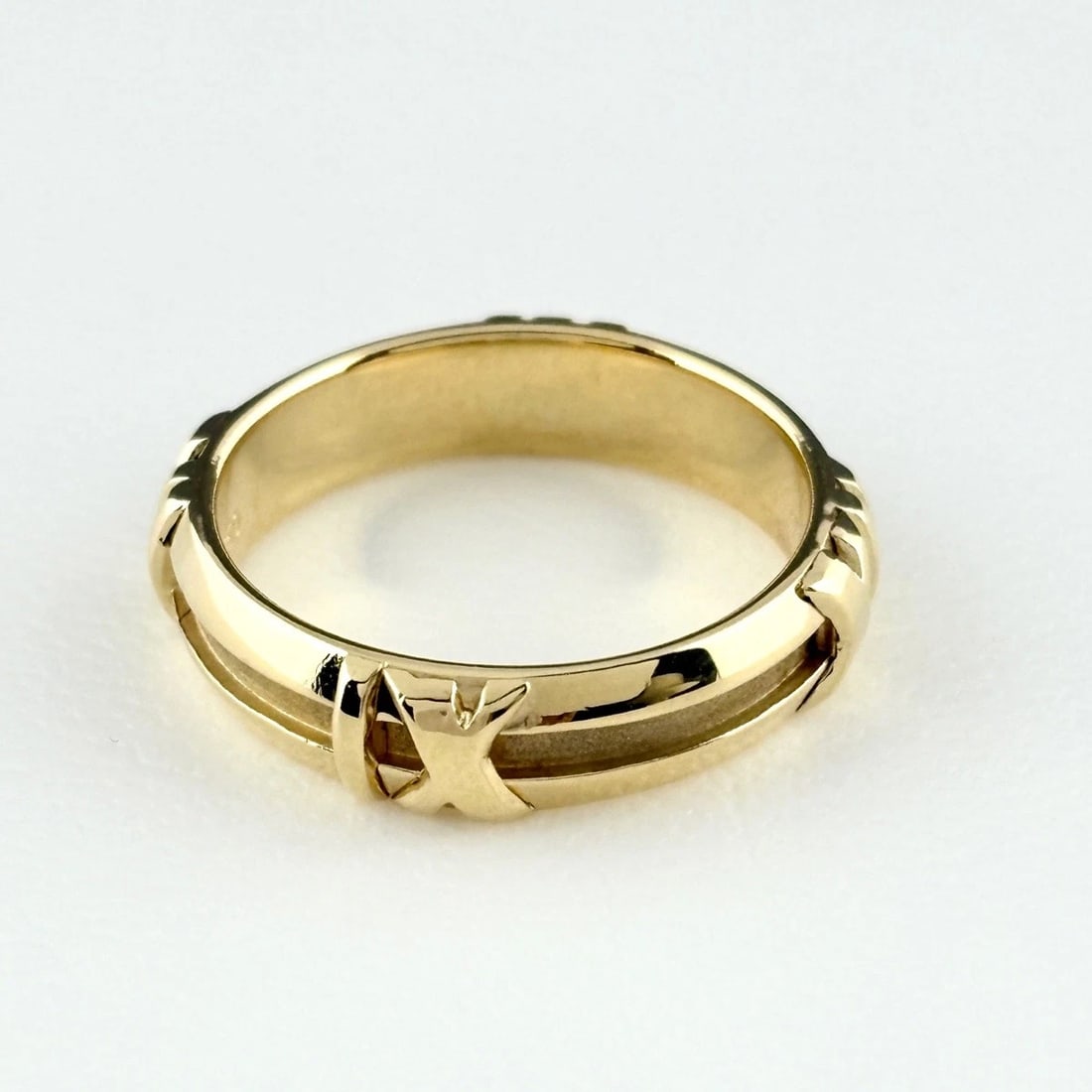 TIFFANY&CO. ATLAS RING: TIFFANY&Co. Atlas Ring Brand: TIFFANY&Co. Type/Style: Ring Material: 18K YG, Color: YG Size: US 6 Accessories: None Accessories Notice: When purchasing pre-owned goods, please refer to the photos of