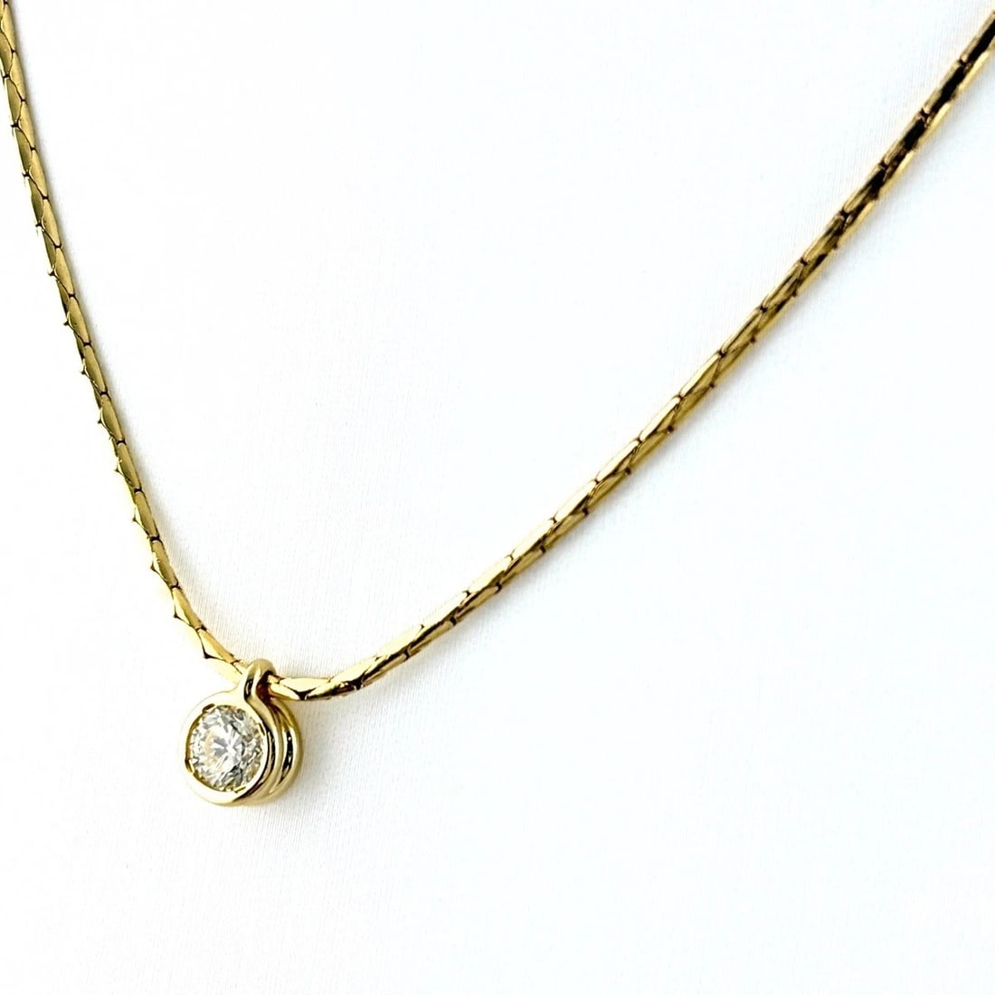 MELEE DIAMOND DESIGN NECKLACE: melee diamond design necklace Brand: Unbranded Type/Style: Necklace Material: 18K YG, Color: YG Size: Chain / code 40.5cm(15.9") Pendant size 8.6?6.6mm(0.3") Accessories: None Accessories Notice: