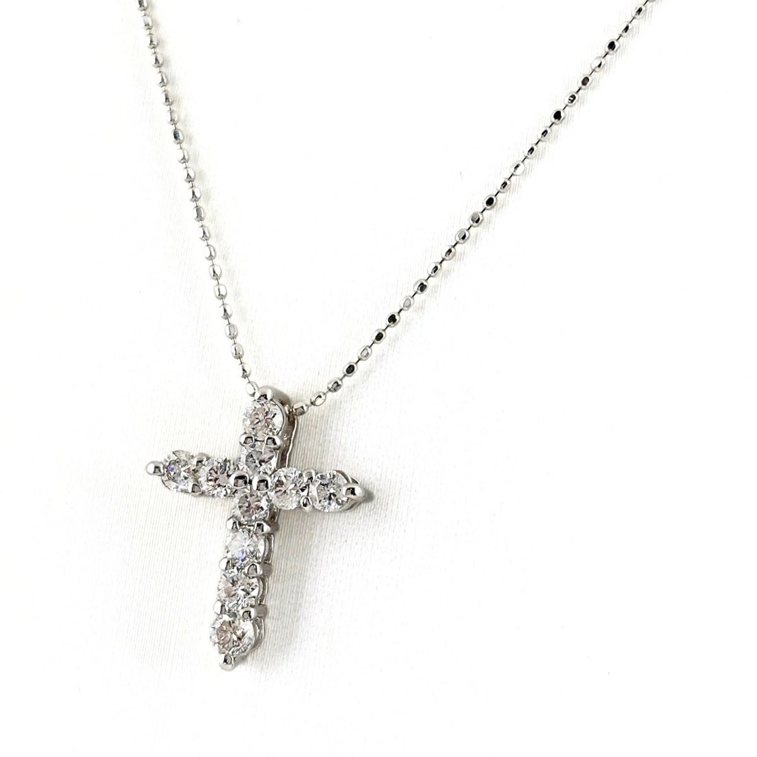 CROSS MOTIF DESIGN NECKLACE: Cross motif design Necklace Brand: Unbranded Type/Style: Necklace Material: 18K WG, Color: WG Size: Chain / code 40cm(15.7") Pendant size 17.0?13.8mm(0.7") Accessories: None Accessories Notice: When