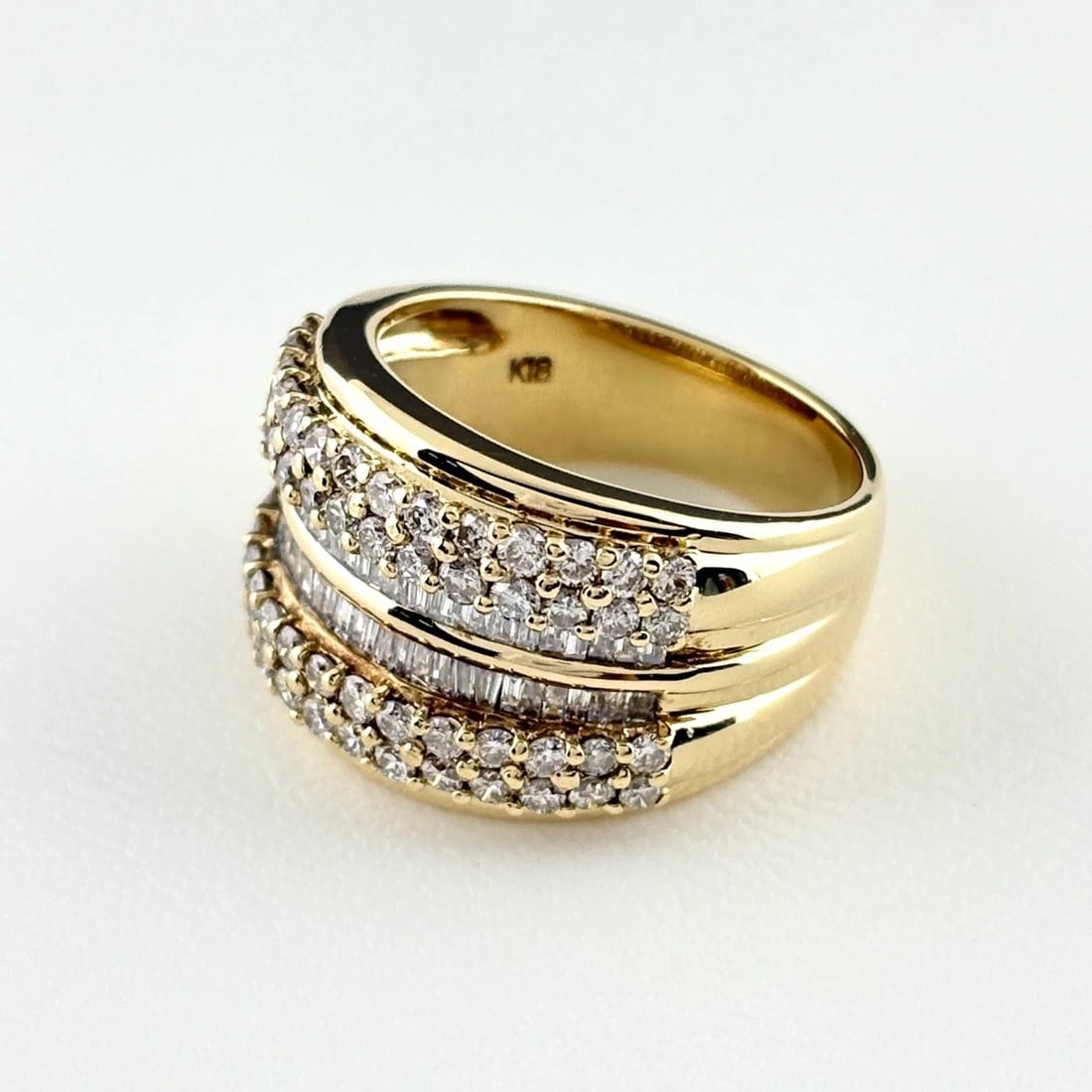 MELEE DIAMOND DESIGN RING: melee diamond design ring Brand: Unbranded Type/Style: Ring Material: 18K YG, Color: YG Size: US 6.5 to 7 Accessories: None Accessories Notice: When purchasing pre-owned goods, please refe