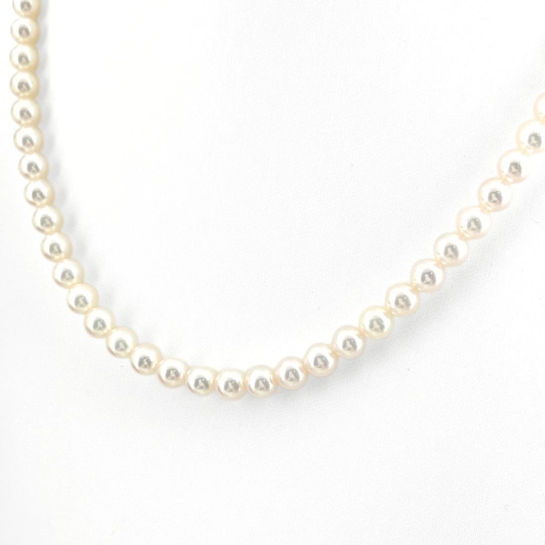 MIKIMOTO PEARL NECKLACE (1 of 5)
