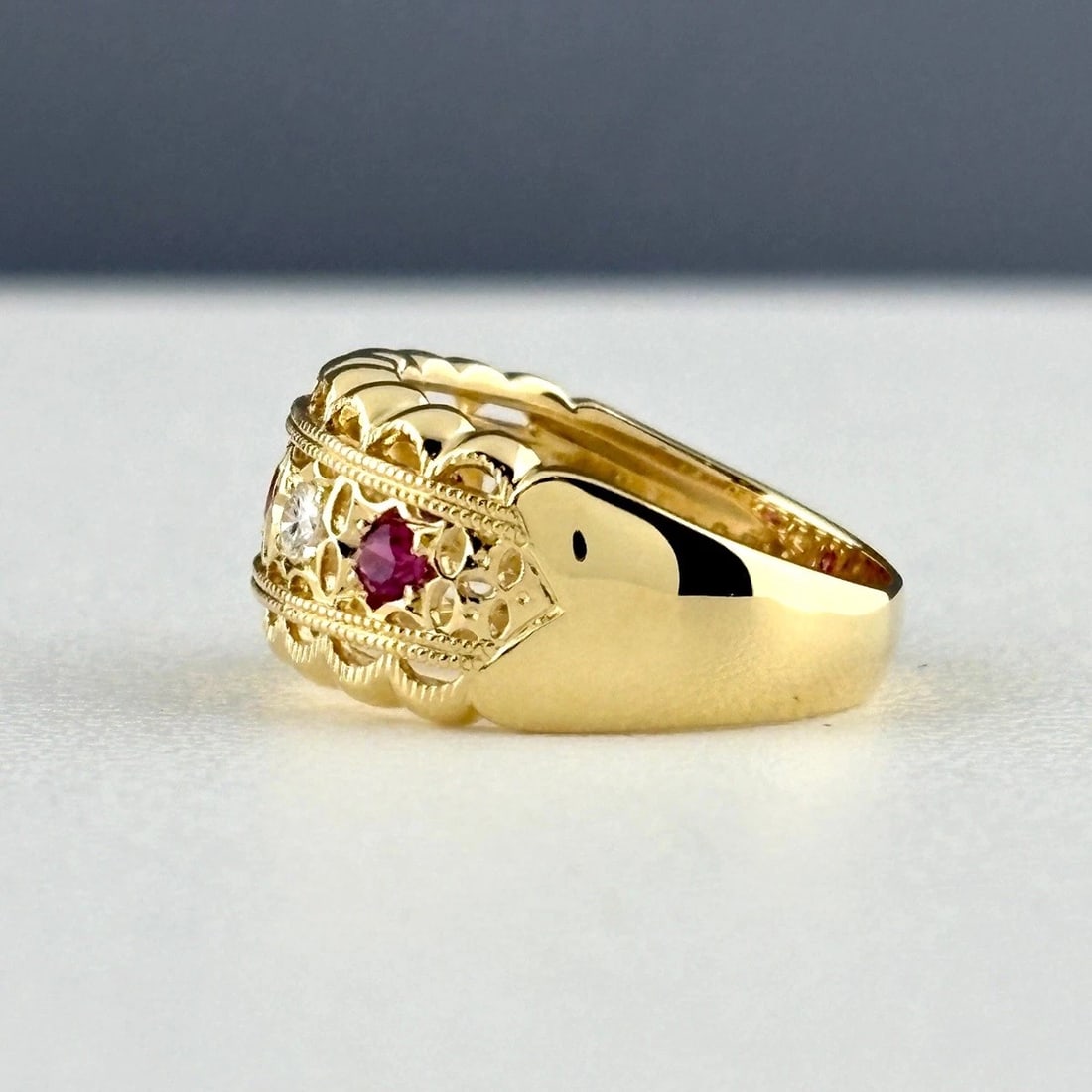 BURBERRYS RUBY RING: Burberrys Ruby Ring Brand: Burberrys Type/Style: Ring Material: 18K YG, Color: YG Size: US 5.5 Accessories: None Accessories Notice: When purchasing pre-owned goods, please refer to the photos of the