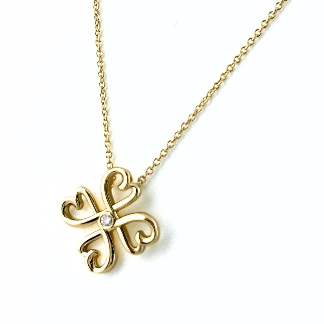 TIFFANY&CO. LOVING HEART CLOVER NECKLACE: TIFFANY&Co. Loving Heart Clover Necklace Brand: TIFFANY&Co. Type/Style: Necklace Material: 18K YG, Color: YG Size: Chain / code 45cm(17.7") Pendant size 15.6?15.6mm(0.6") Accessories: None