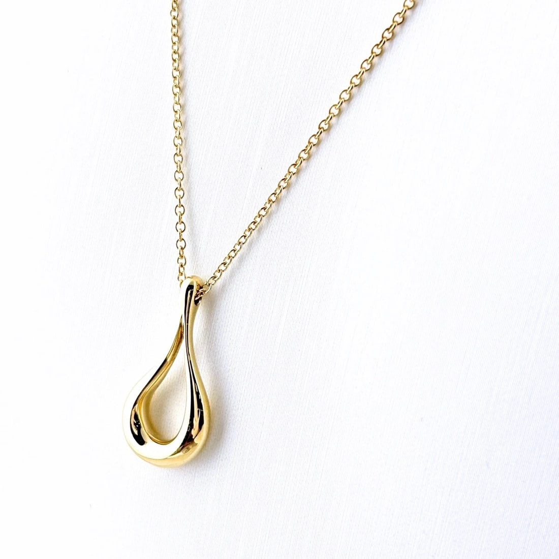 TIFFANY&CO. OPEN TEARDROP NECKLACE: TIFFANY&Co. Open Teardrop Necklace Brand: TIFFANY&Co. Type/Style: Necklace Material: 18K YG, Color: YG Size: Chain / code 46cm(18.1") Pendant size 19.9?10.0mm(0.8") Accessories: None Accessories
