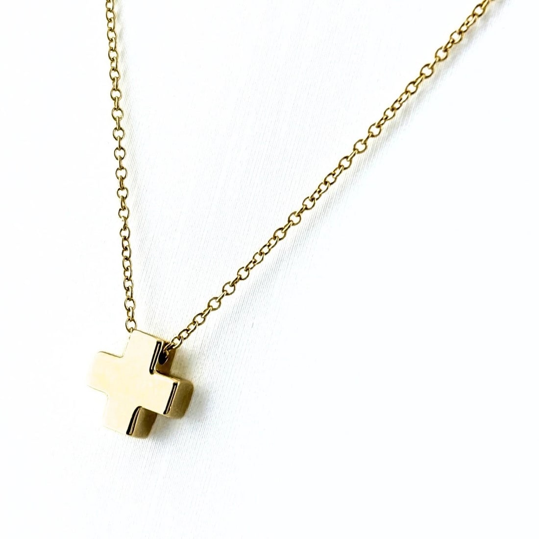 TIFFANY&CO. CROSS NECKLACE: TIFFANY&Co. Cross Necklace Brand: TIFFANY&Co. Type/Style: Necklace Material: 18K YG, Color: YG Size: Chain / code 41cm(16.1") Pendant size 8.0?8.0mm(0.3") Accessories: None Accessories Notice: When