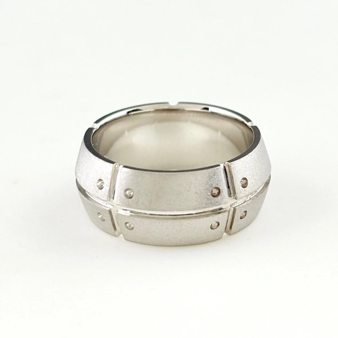 TIFFANY&CO. STREAMERICA RING: TIFFANY&Co. Streamerica Ring Brand: TIFFANY&Co. Type/Style: Ring Material: 750, Color: None Size: US 4.5 to 5 Accessories: None Accessories Notice: When purchasing pre-owned goods, please