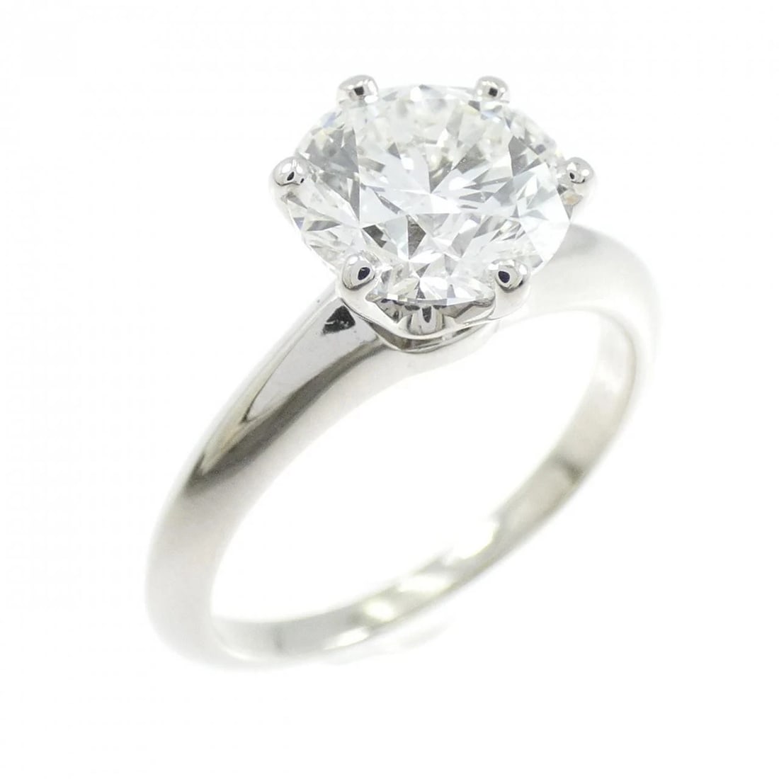 TIFFANY & CO. CLASSIC SOLITAIRE RING: TIFFANY & Co. Classic Solitaire Ring Brand: TIFFANY&Co. Type/Style: TIFFANY & Co. Ring Material: Platinum950, Main Stone Natural Color: SILVER Size: US4 1/4 Accessories: None Accessories N