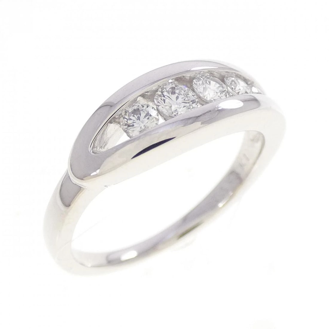 TASAKI DIAMOND RING: TASAKI Diamond Ring Brand: TASAKI Type/Style: Tasaki Ring Material: 750 white gold, Main Stone Natural Color: WHITE GOLD Size: US5 1/4 Accessories: None Accessories Notice: When purchasing pre-owned