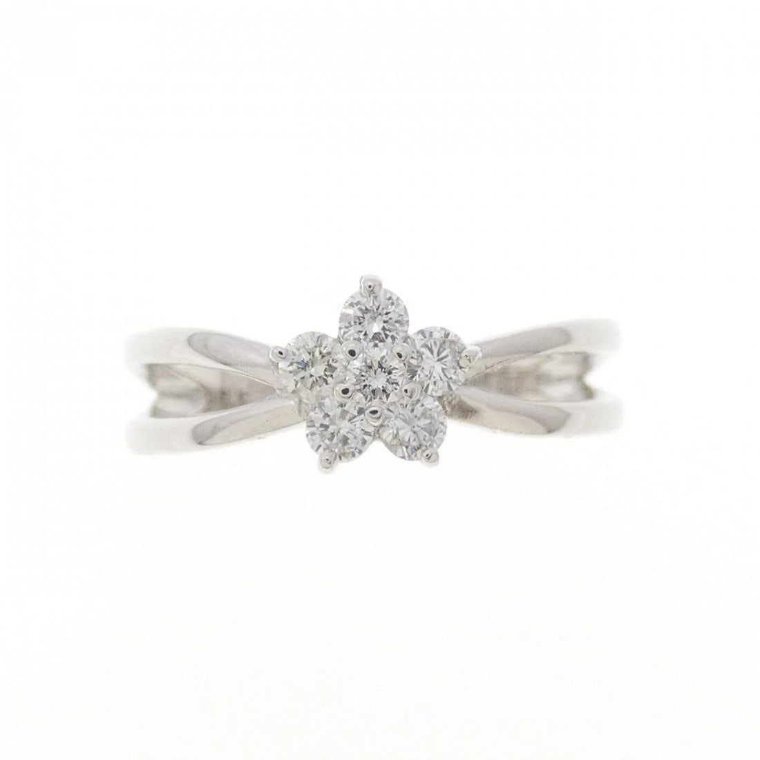 PONTE VECCHIO FLOWER DIAMOND RING: Ponte Vecchio Flower Diamond Ring Brand: Ponte Vecchio Type/Style: Ponte Vecchio Ring Material: K18 white gold, Main Stone Natural Color: WHITE GOLD Size: US5 1/2 Accessories: None Accessories