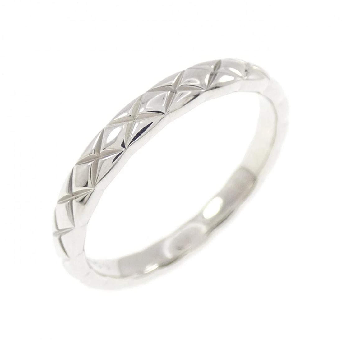 CHANEL COCO CRUSH SMALL RING: Chanel Coco Crush Small Ring Brand: CHANEL Type/Style: Chanel Ring Material: Platinum950, Color: SILVER Size: US6 3/4(54) Accessories: None Accessories Notice: When purchasing pre-owned goods, please