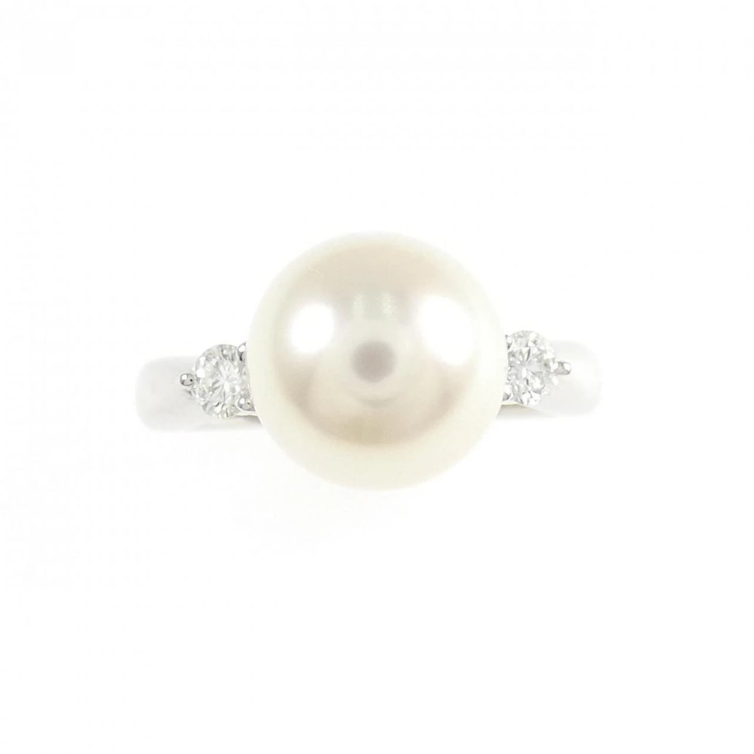 TASAKI AKOYA PEARL RING: TASAKI Akoya Pearl Ring Brand: TASAKI Type/Style: Tasaki Ring Material: Platinum900, Main Stone Akoya Pearl Color: SILVER Size: US4 1/4 Accessories: None Accessories Notice: When purchasin