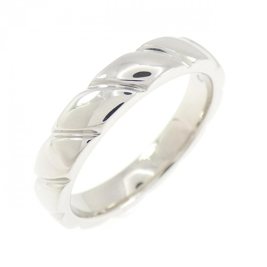 CHAUMET TORSADE GRAND MODEL RING: Chaumet Torsade Grand Model Ring Brand: Chaumet Type/Style: Chaumet Ring Material: Platinum950, Color: SILVER Size: US7 3/4 Accessories: None Accessories Notice: When purchasing pre-owned goods,