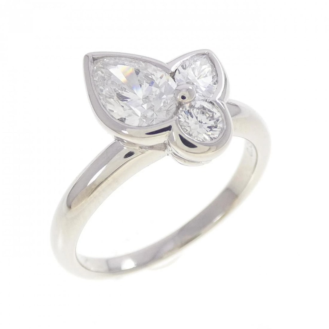 TASAKI DIAMOND RING: TASAKI Diamond Ring Brand: TASAKI Type/Style: Tasaki Ring Material: Platinum900, Main Stone Natural Color: SILVER Size: US5 3/4 Accessories: None Accessories Notice: When purchasing pre-owned goods,