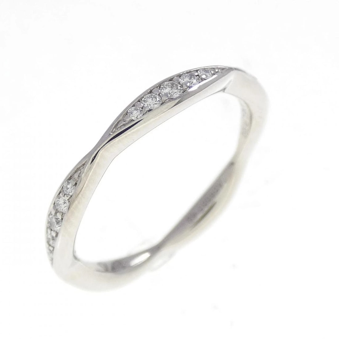 CHANEL CAMELLIA FULL DIAMOND RING: chanel camellia full diamond ring Brand: CHANEL Type/Style: Chanel Ring Material: Platinum950, Main Stone Natural Color: SILVER Size: US4 3/4(49) Accessories: None Accessories Notice: When purchasing