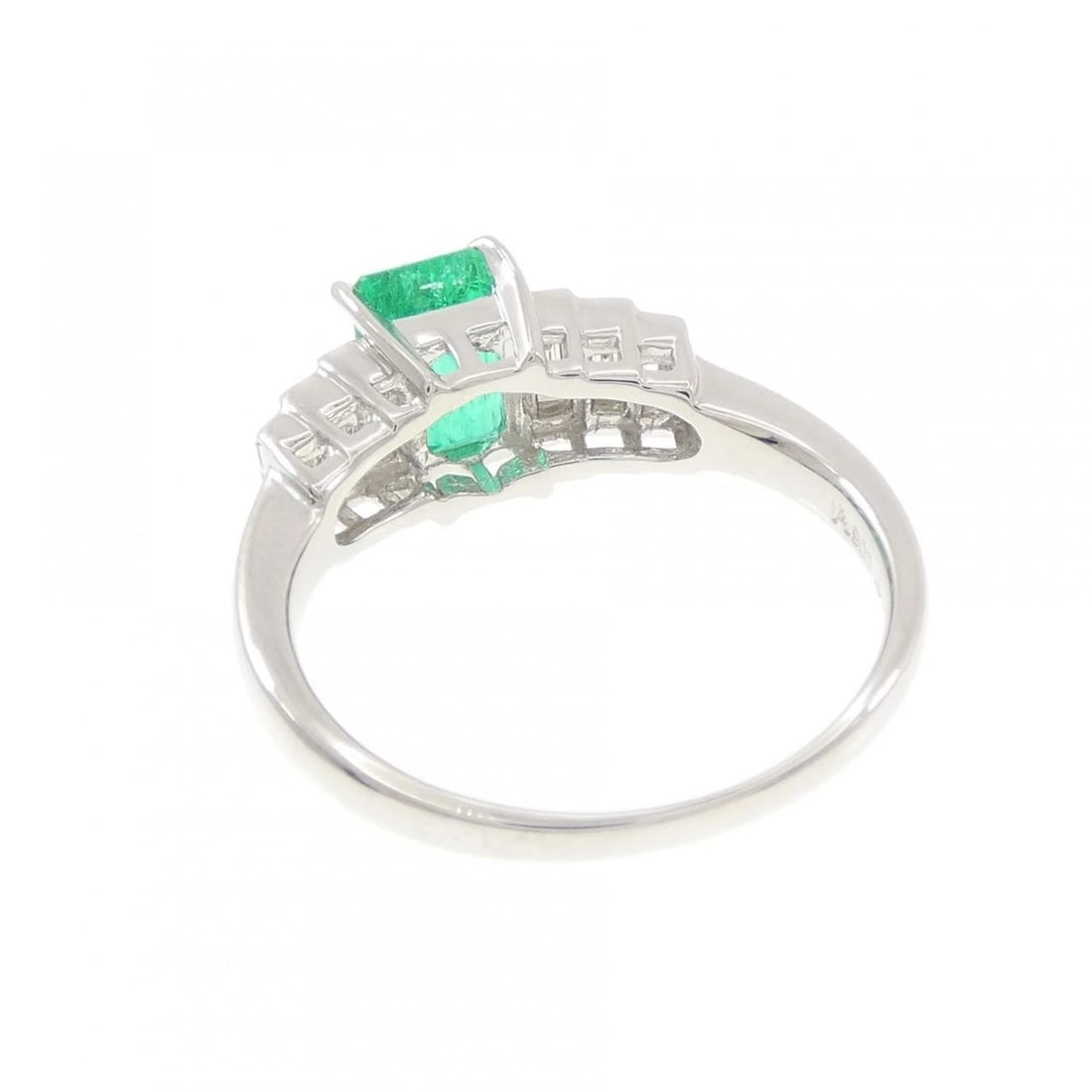 PT900 EMERALD RING - 3