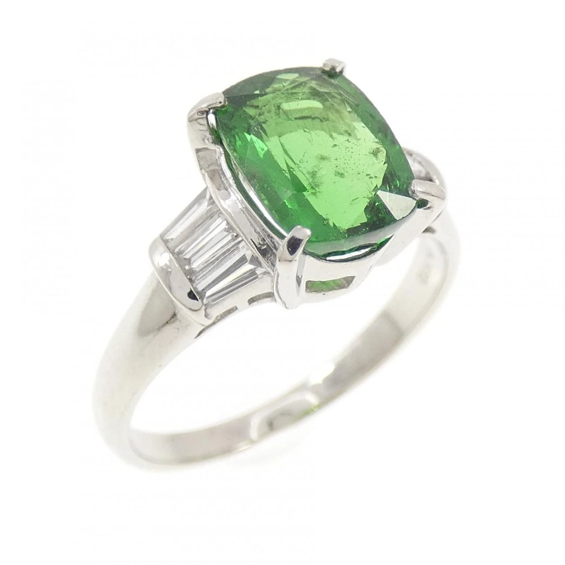 PT900 GREEN GARNET RING: PT900 Green Garnet Ring Brand: Unbranded Type/Style: Garnet Ring Material: Platinum900, Main Stone Garnet Color: SILVER Size: US6 1/4 Accessories: None Accessories Notice: When purchasing pre-owned