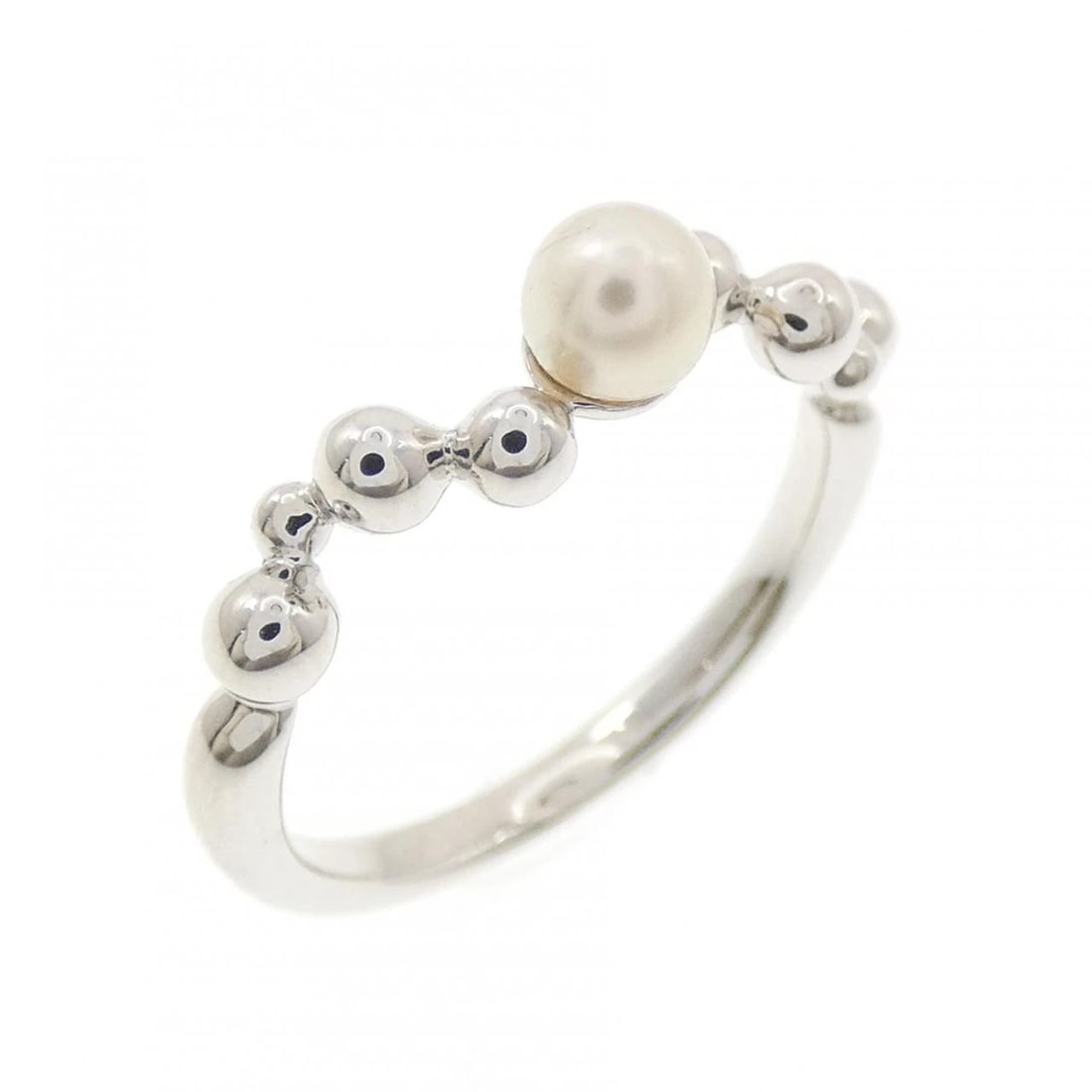 PERLITA MIKIMOTO AKOYA PEARL RING: Perlita Mikimoto Akoya Pearl Ring Brand: PERLITA MIKIMOTO Type/Style: Perlita Mikimoto Ring Material: K18 white gold, Main Stone Akoya Pearl Color: WHITE GOLD Size: US4 Accessories: None Accessories