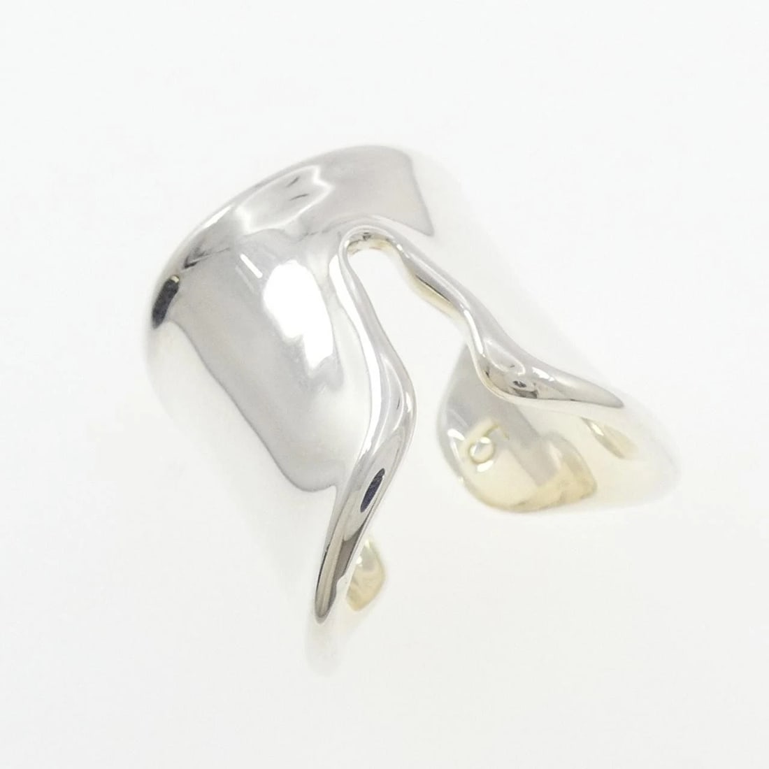 TIFFANY&CO. SPLIT RING: TIFFANY&Co. Split Ring Brand: TIFFANY&Co. Type/Style: TIFFANY & Co. Ring Material: 925Silver, Color: SILVER Size: US5 Accessories: None Accessories Notice: When purchasing pre-owned goods, please