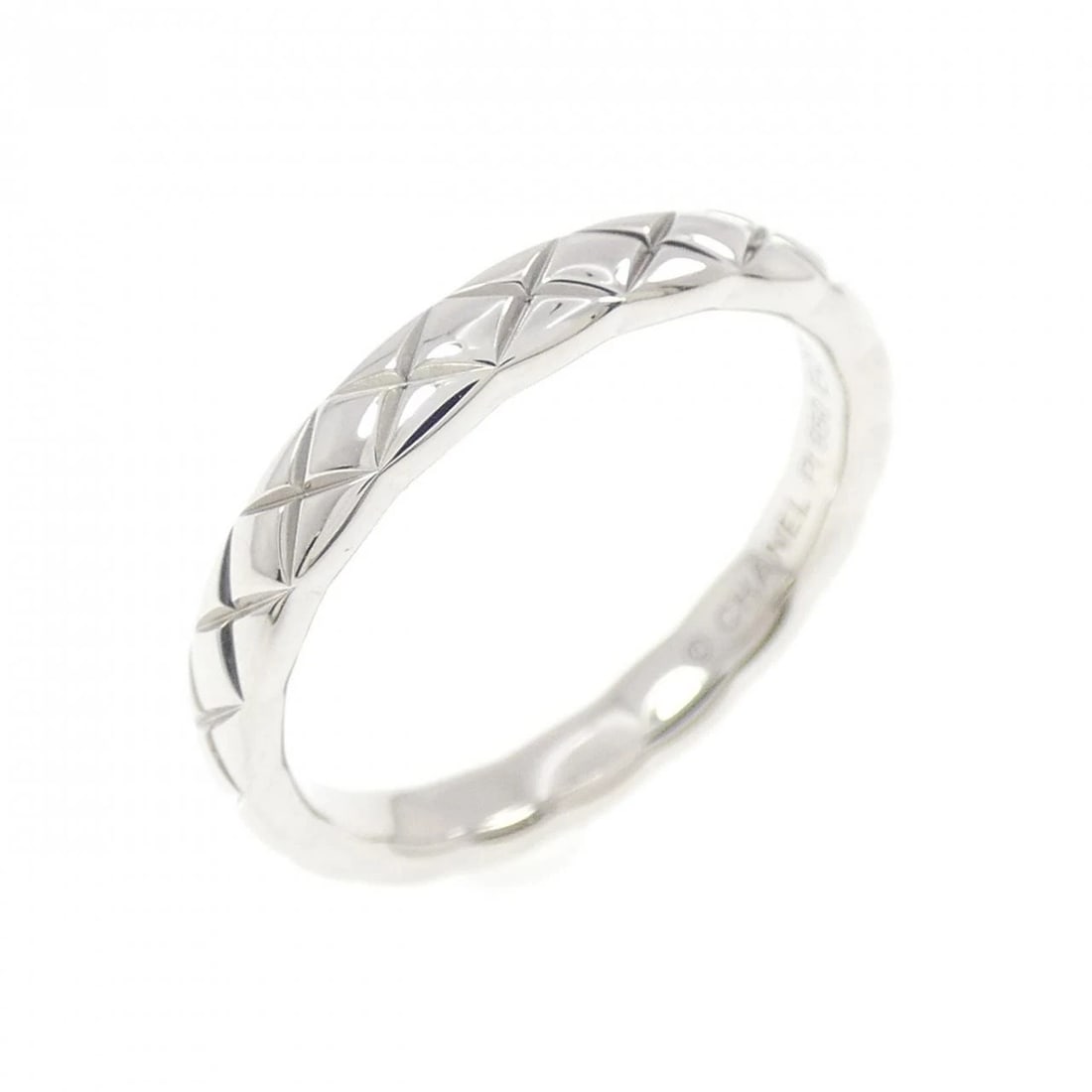 CHANEL COCO CRUSH SMALL RING: Chanel Coco Crush Small Ring Brand: CHANEL Type/Style: Chanel Ring Material: Platinum950, Color: SILVER Size: US4 1/2(48) Accessories: None Accessories Notice: When purchasing pre-owned goods, please