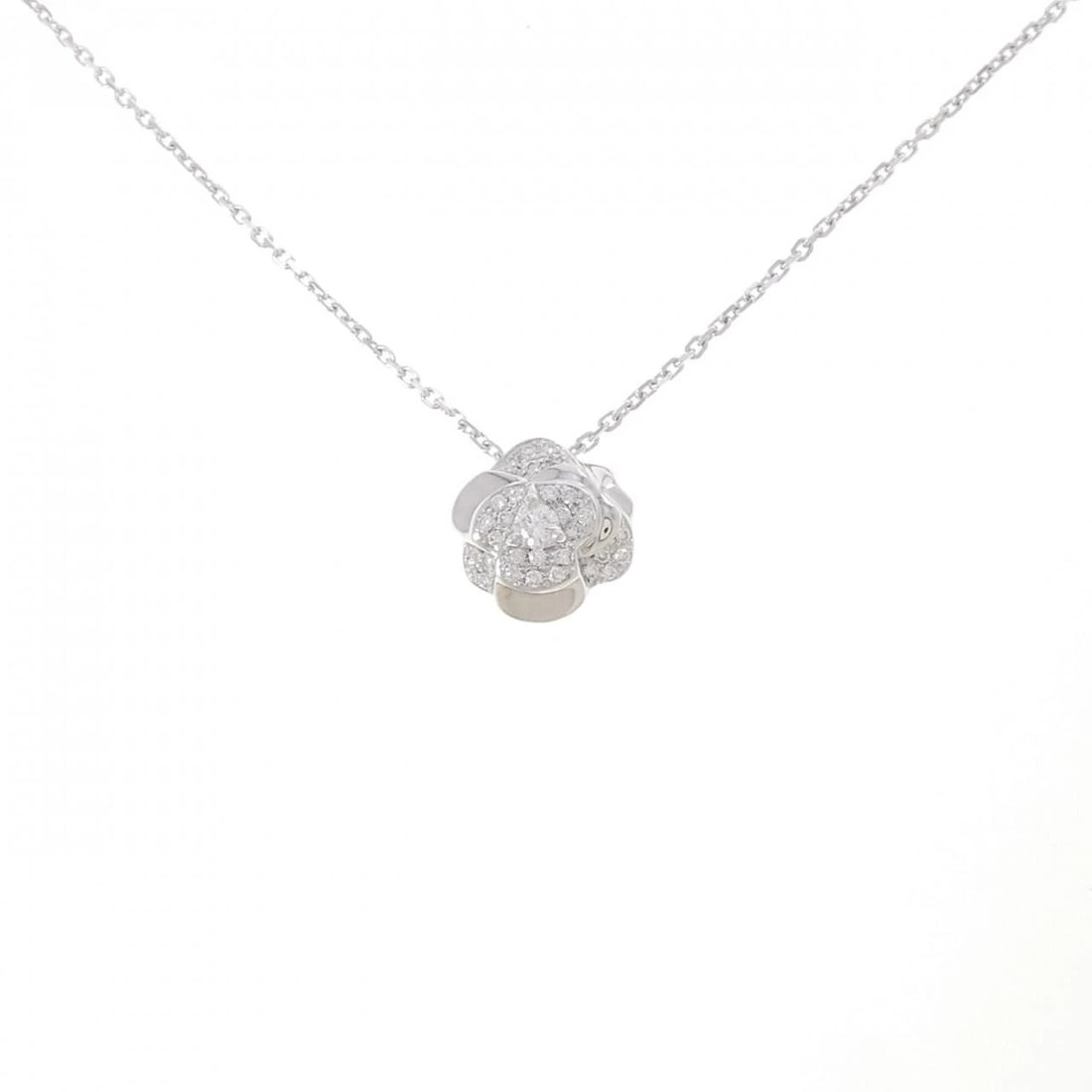 CHANEL CAMELLIA NECKLACE: Chanel Camellia Necklace Brand: CHANEL Type/Style: Chanel Necklace Material: 750 white gold, Main Stone Natural Color: White Gold Size: Length38cm Actual Size Pendant length approx. x width approx.: