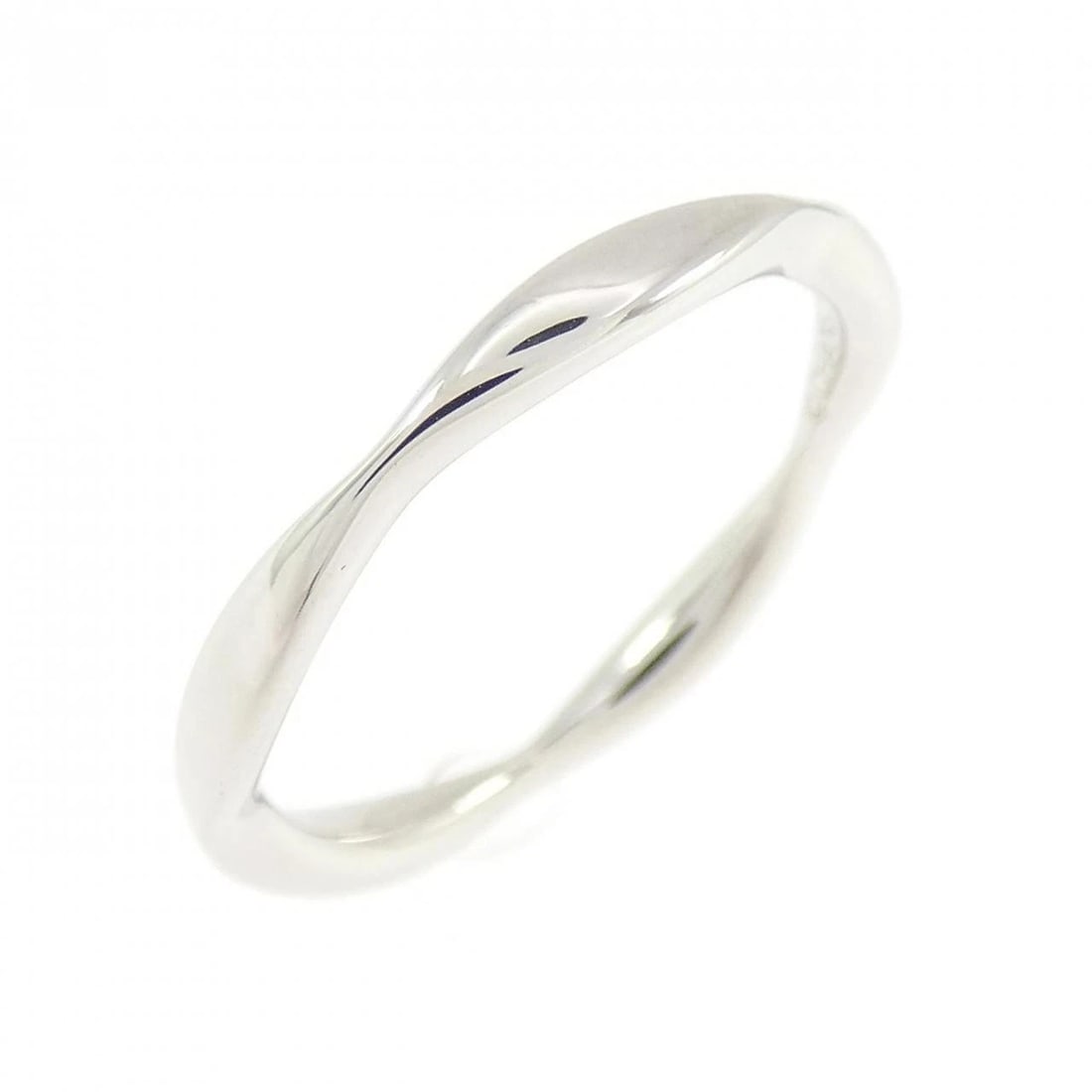 CHANEL CAMELLIA RING: chanel camellia ring Brand: CHANEL Type/Style: Chanel Ring Material: Platinum950, Color: SILVER Size: US4(47) Accessories: None Accessories Notice: When purchasing pre-owned goods, please refer to