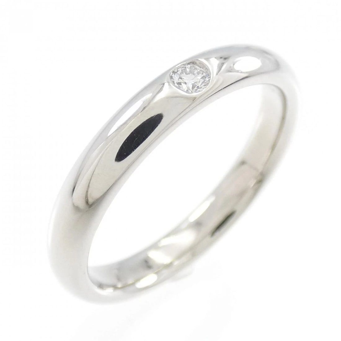 HARRY WINSTON ROUND WEDDING RING: Harry Winston Round Wedding Ring Brand: HARRY WINSTON Type/Style: Harry Winston Ring Material: Platinum, Main Stone Natural Color: SILVER Size: US5 3/4 Accessories: None Accessories Notice: When