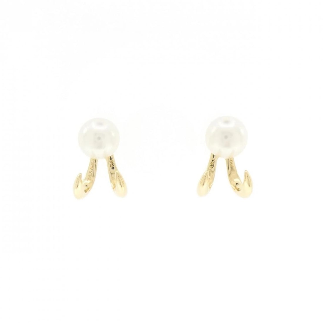 TASAKI DANGER FANG PIERCE: TASAKI Danger Fang Pierce Brand: TASAKI Type/Style: Tasaki Pierce/Earring Material: 750 yellow gold, Main Stone Akoya Pearl Color: YELLOW GOLD Size: Actual Size Approximate dimensions (height x