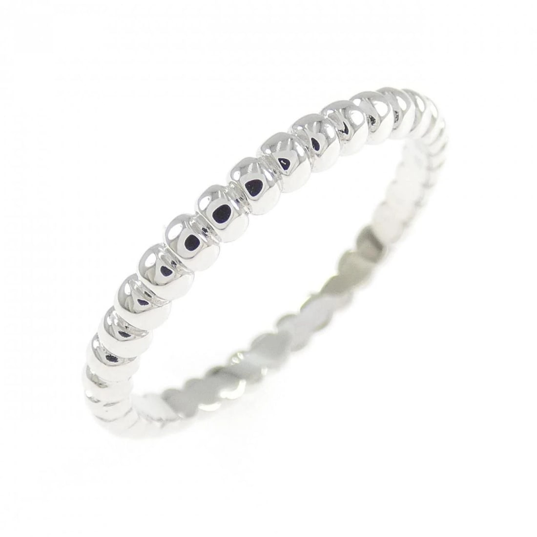 VAN CLEEF & ARPELS PERLEE SMALL RING: Van Cleef & Arpels Perlee Small Ring Brand: Van Cleef & Arpels Type/Style: Van Cleef & Arpels Ring Material: 750 white gold, Color: white gold Size: US5 3/4(51) Accessories: None Accessori