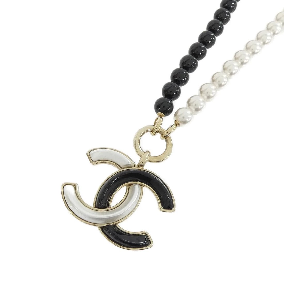 CHANEL NECKLACE: Chanel Necklace Brand: CHANEL Type/Style: Chanel Necklace Material: Fake pearl, Color: WHITE+BLACK (White + Black) / GOLD (Gold) Metal Size: Length: 36-47 cm Top Width x Height: 4 cm x 3 cm Access