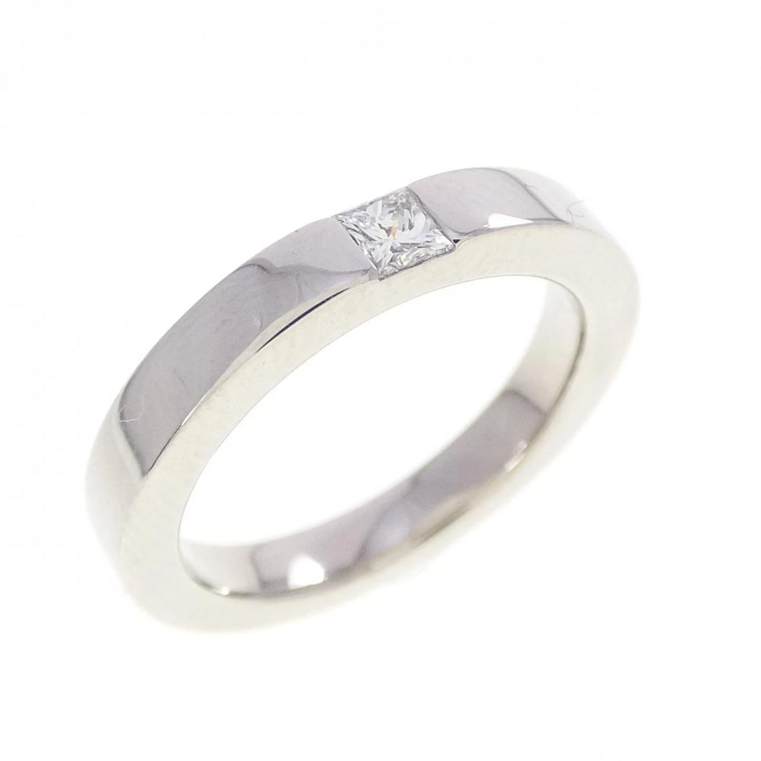 HARRY WINSTON PRINCESS CUT RING: Harry winston princess cut ring Brand: HARRY WINSTON Type/Style: Harry Winston Ring Material: Platinum950, Main Stone Natural Color: silver Size: US3 Accessories: None Accessories Notice: When
