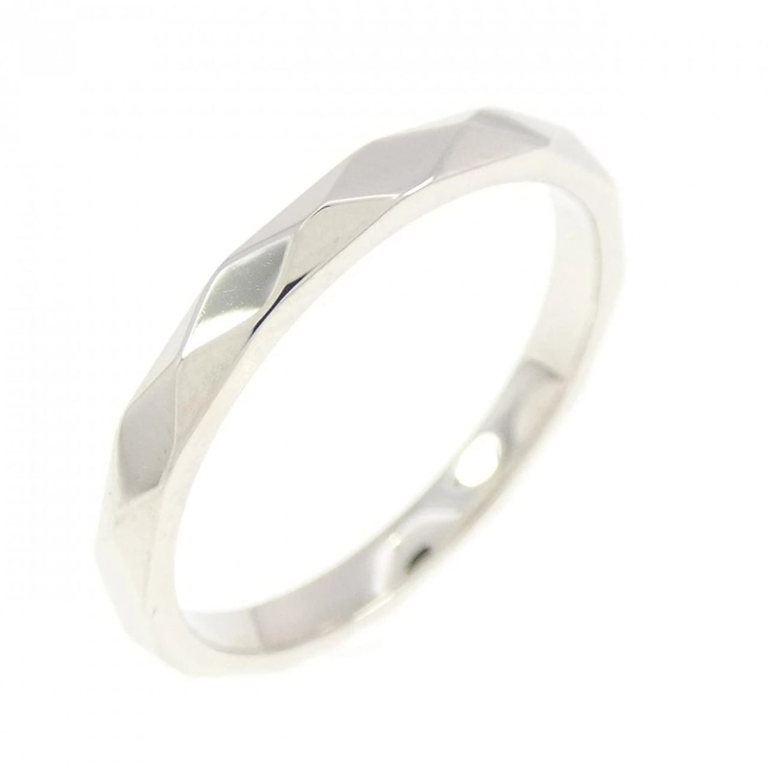 BOUCHERON FACET SMALL RING: Boucheron Facet Small Ring Brand: Boucheron Type/Style: Boucheron Ring Material: Platinum, Color: SILVER Size: US3 3/4(46) Accessories: None Accessories Notice: When purchasing pre-owned goods,