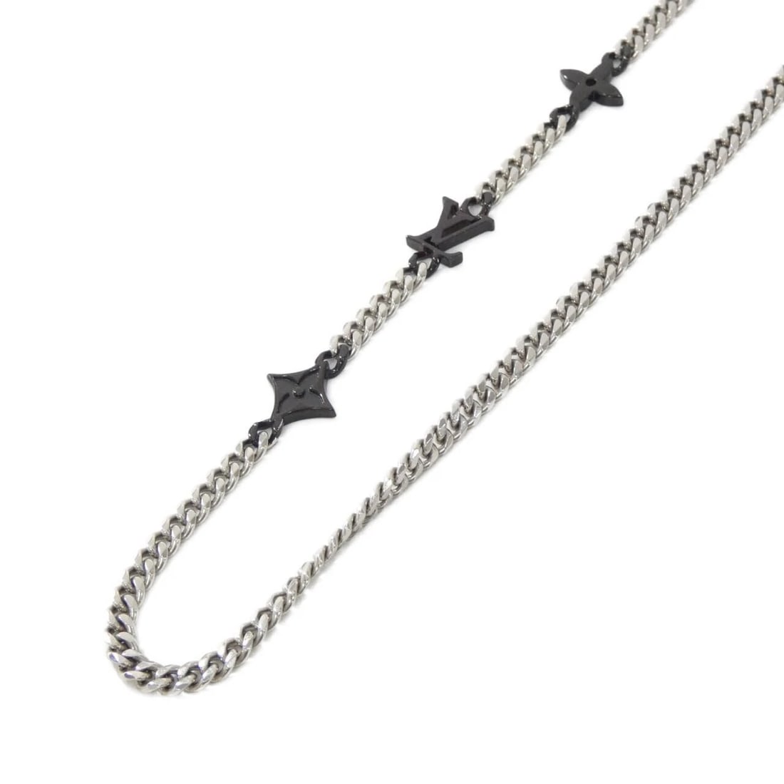 LOUIS VUITTON MONOGRAM LOW NECKLACE: Louis Vuitton Monogram Low Necklace Brand: LOUIS VUITTON Type/Style: Louis Vuitton Necklace Material: none, Color: BLACK (Black) / SILVER (Silver) Metal Size: Length: 63cm Motif width x height: 1cm x
