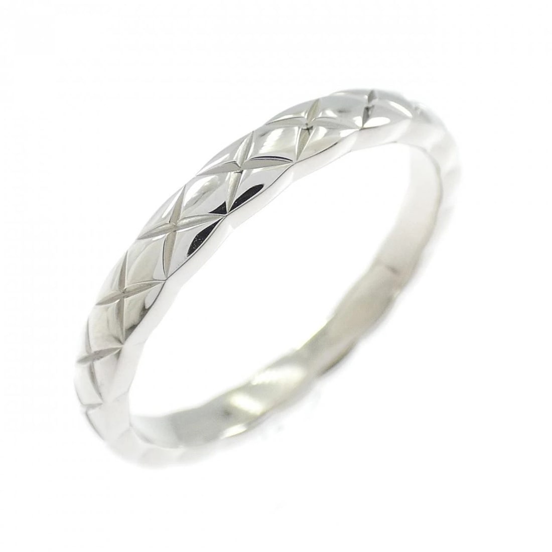 CHANEL COCO CRUSH SMALL RING: Chanel Coco Crush Small Ring Brand: CHANEL Type/Style: Chanel Ring Material: Platinum950, Color: SILVER Size: US7 1/4(55) Accessories: None Accessories Notice: When purchasing pre-owned goods, please