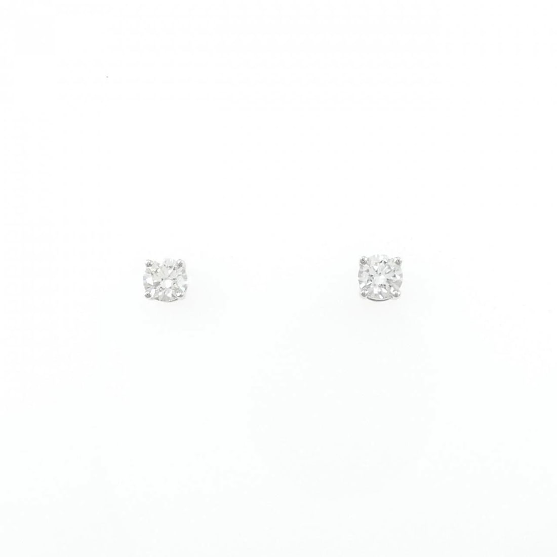 TIFFANY&CO. SOLITAIRE PIERCE: TIFFANY&Co. Solitaire Pierce Brand: TIFFANY&Co. Type/Style: TIFFANY&Co. Pierce/Earring Material: Platinum950, Main Stone Natural Color: Silver Size: Actual Size Approx. height x width: 2.9mm x 2.9mm
