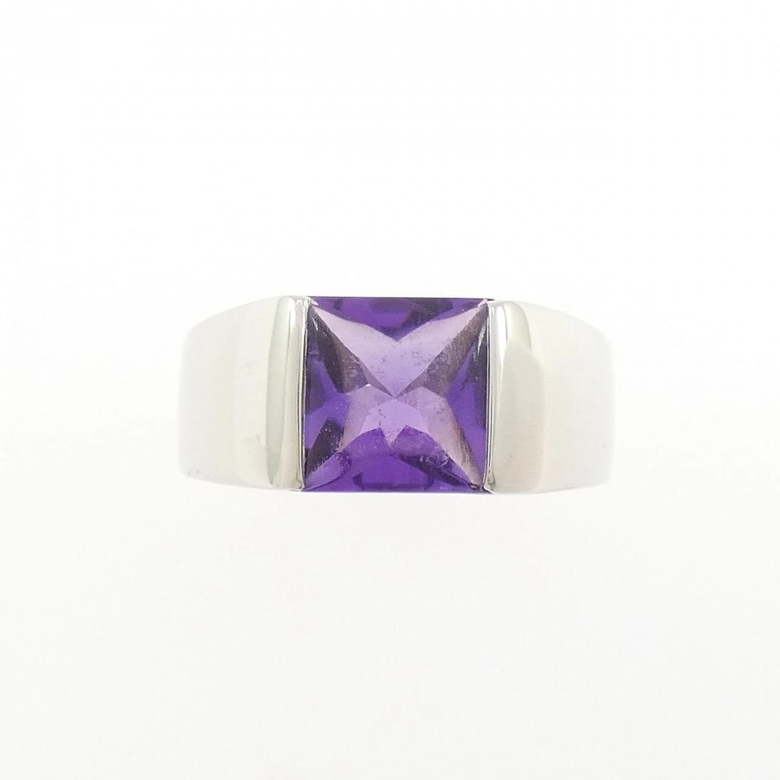 CARTIER TANK RING: Cartier Tank Ring Brand: CARTIER Type/Style: Cartier Ring Material: 750 white gold, Color: White Gold Size: US6 1/4(52) Accessories: None Accessories Notice: When purchasing pre-owned goods, please