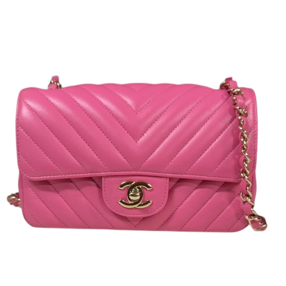 CHANEL SHOULDER BAG CROSS BODY LAMBSKIN CHAIN V STITCH: CHANEL Shoulder Bag Cross Body lambskin Chain V stitch Brand: CHANEL Type/Style: Shoulder Bag Material: Exterior Material lambskin Color: Exterior color pink Size: W7.9 x H4.7 x D2.6inch Accessori