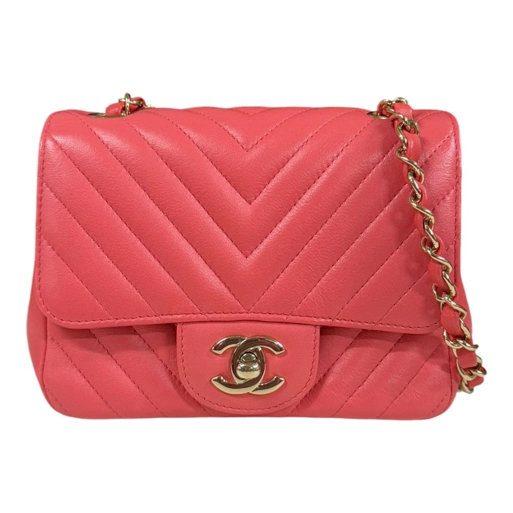 CHANEL SHOULDER BAG CROSS BODY LEATHER CHAIN V STITCH: CHANEL Shoulder Bag Cross Body leather Chain V stitch Brand: CHANEL Type/Style: Shoulder Bag Material: Exterior Material leather Color: Exterior color pink Size: W7.1 x H5.1 x D2.8inch Accessories