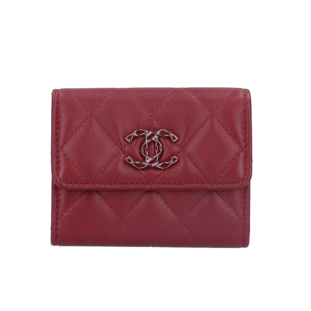 CHANEL COIN PURSE LEATHER MATRASSE: CHANEL coin purse leather Matrasse Brand: CHANEL Type/Style: coin purse Material: Exterior Material leather Color: Exterior color Bordeaux Size: W4.3 x H3.3x D1.0inch Accessories: None Acc