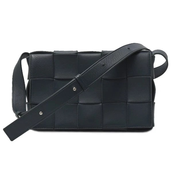 BOTTEGA VENETA MAXI CASSETTE MEDIUM CROSSBODY BAG: Bottega Veneta Maxi Cassette Medium Crossbody Bag Brand: BOTTEGA VENETA Type/Style: Crossbody Bag Material: None Color: None Size: W:22cm x H:14cm x D:4.5cm Accessories: None Accessories Notice: When