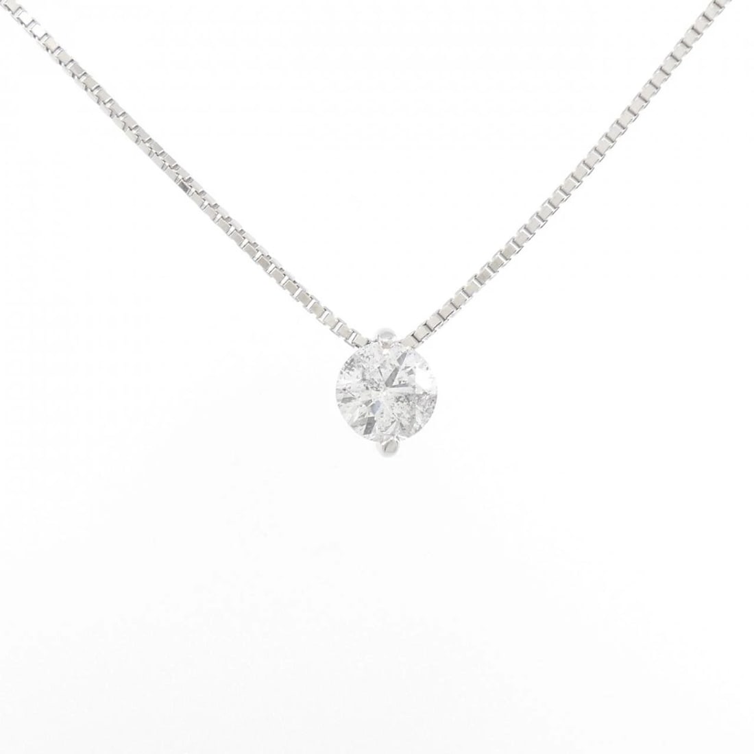 PT900/PT850 SOLITAIRE DIAMOND NECKLACE: PT900/PT850 Solitaire Diamond Necklace Brand: Unbranded Type/Style: Diamond Necklace Material: PT900/PT850, Color: PT Size: Size Length 40cm Accessories: None Accessories Notice: When purchasing