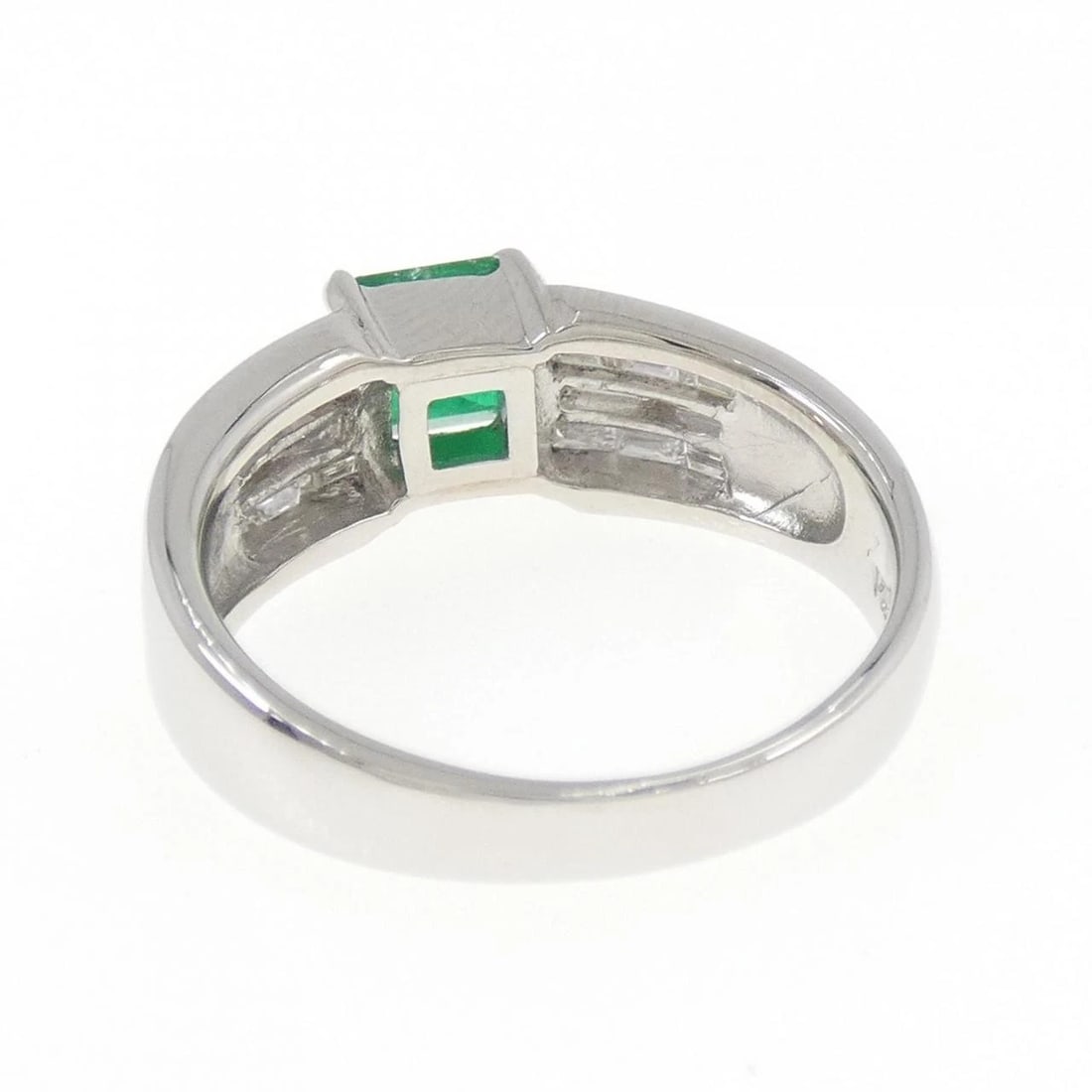 PT900 EMERALD RING - 3