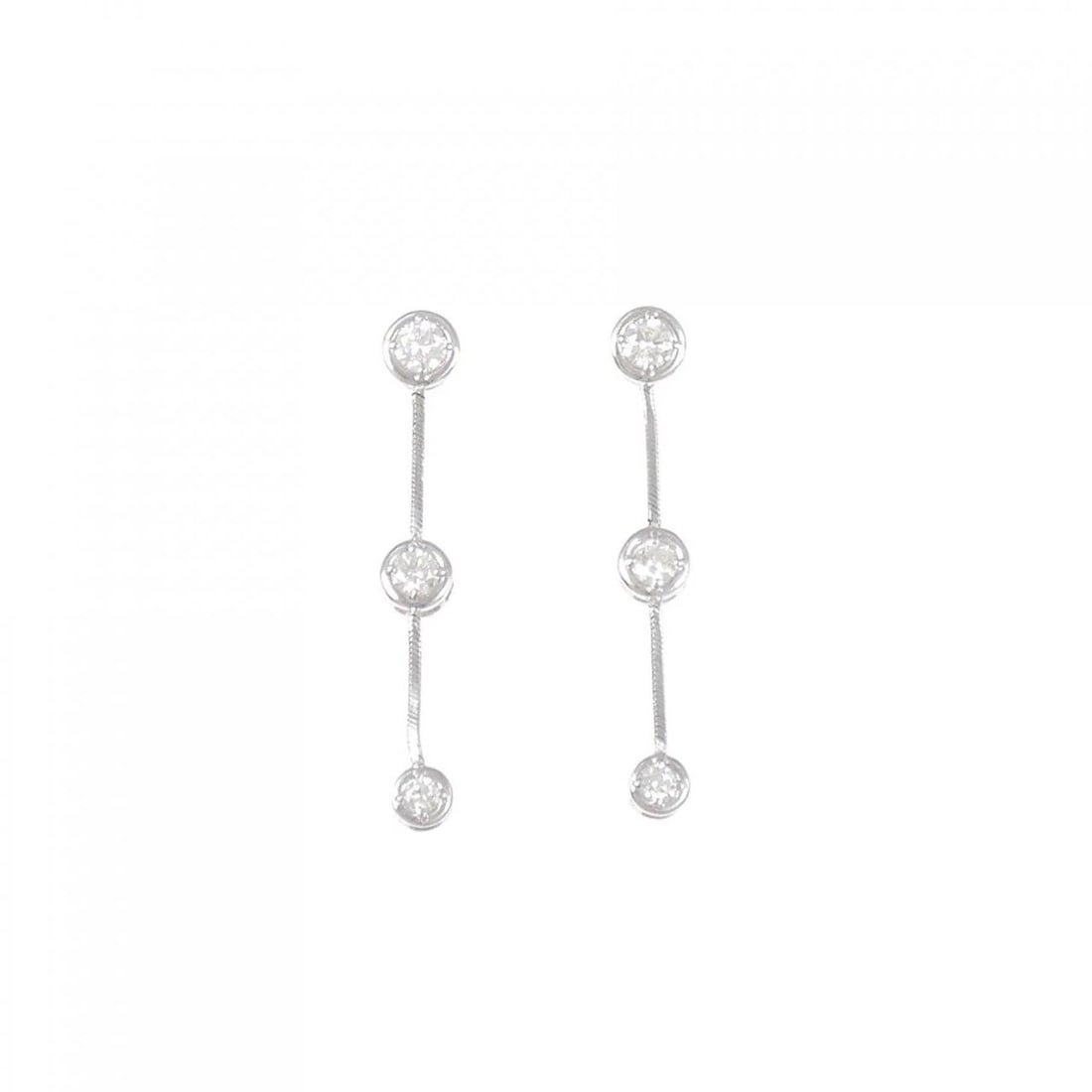 K18WG THREE STONE DIAMOND PIERCE: K18WG Three Stone Diamond Pierce Brand: Unbranded Type/Style: Diamond Pierce/Earring Material: K18WG, Color: WG Size: Actual Size Approx. height x width: 35.2mm x 5.4mm Accessories: None Accessories