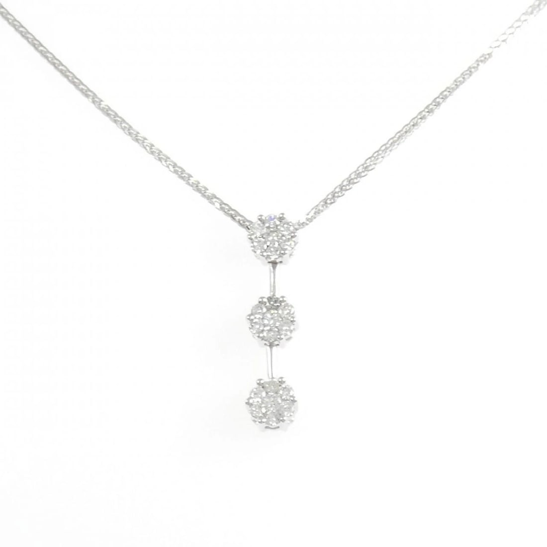 K18WG FLOWER DIAMOND NECKLACE: K18WG Flower Diamond Necklace Brand: Unbranded Type/Style: Diamond Necklace Material: K18WG, Color: WG Size: Size Length 45cm Accessories: None Accessories Notice: When purchasing pre-owne