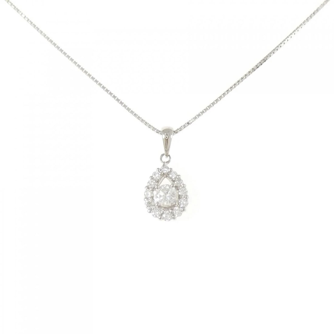 PT900/PT850 DIAMOND NECKLACE: PT900/PT850 Diamond Necklace Brand: Unbranded Type/Style: Diamond Necklace Material: PT900/PT850, Color: PT Size: Size Length 45cm Accessories: None Accessories Notice: When purchasing pre-owned