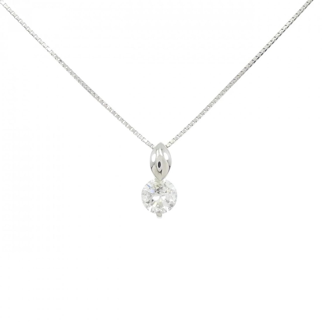 PT900/PT850 DIAMOND NECKLACE: PT900/PT850 Diamond Necklace Brand: Unbranded Type/Style: Diamond Necklace Material: PT900/PT850, Color: PT Size: Size Length 45cm Accessories: None Accessories Notice: When purchasing pre-owned