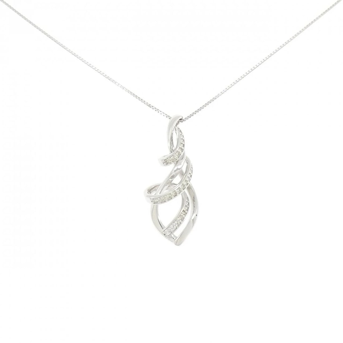 K18WG DIAMOND NECKLACE: K18WG Diamond Necklace Brand: Unbranded Type/Style: Diamond Necklace Material: K18WG, Color: WG Size: Size Length 45cm Accessories: None Accessories Notice: When purchasing pre-owned goods, please