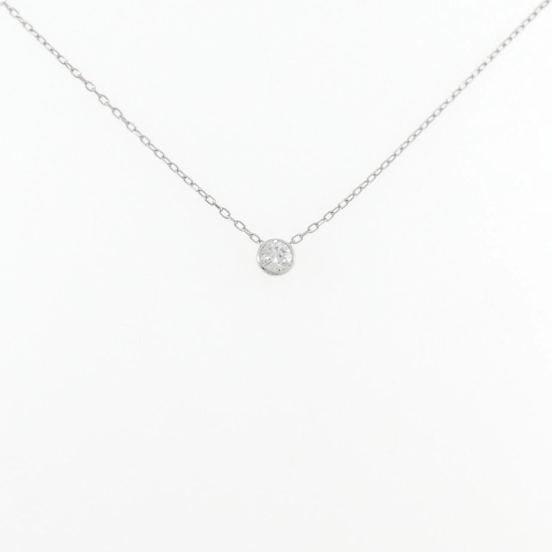PT900/PT850 SOLITAIRE DIAMOND NECKLACE: PT900/PT850 Solitaire Diamond Necklace Brand: Unbranded Type/Style: Diamond Necklace Material: PT900/PT850, Color: PT Size: Size Length 45cm Accessories: None Accessories Notice: When purchasing